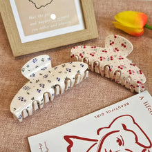 Load image into Gallery viewer, Blossom Belle Clip