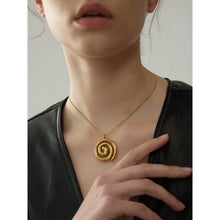 Load image into Gallery viewer, Solara Pendant Necklace