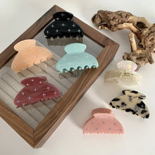 Load image into Gallery viewer, Luxe Pearl Clip