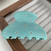 Load image into Gallery viewer, Luxe Pearl Clip