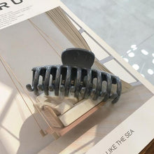 Load image into Gallery viewer, Pearl Clip