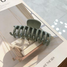 Load image into Gallery viewer, Pearl Clip