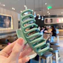 Load image into Gallery viewer, Pearl Clip