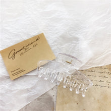 Load image into Gallery viewer, Pearl Clip