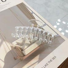 Load image into Gallery viewer, Pearl Clip