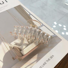 Load image into Gallery viewer, Pearl Clip