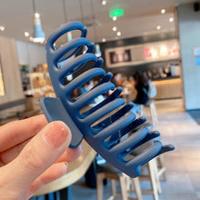 Load image into Gallery viewer, Pearl Clip