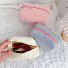 Load image into Gallery viewer, Velvet Makeup Bag
