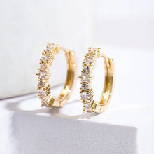 Load image into Gallery viewer, Astrid Crest Earring
