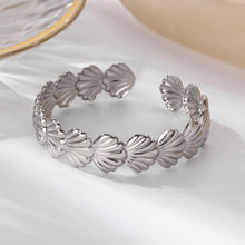 Load image into Gallery viewer, Shell Wave Bracelet

