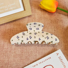 Load image into Gallery viewer, Blossom Belle Clip
