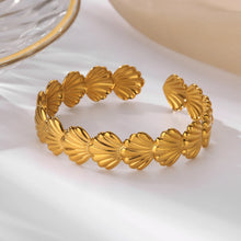 Load image into Gallery viewer, Shell Wave Bracelet
