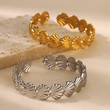 Load image into Gallery viewer, Shell Wave Bracelet
